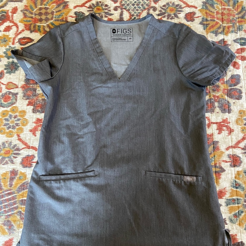 Figs graphite casma scrub top size xs